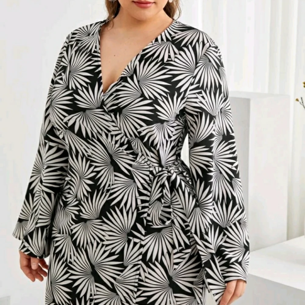 #1 Brand New Plus Knot Side Wrap Dress - Picture 5 of 7